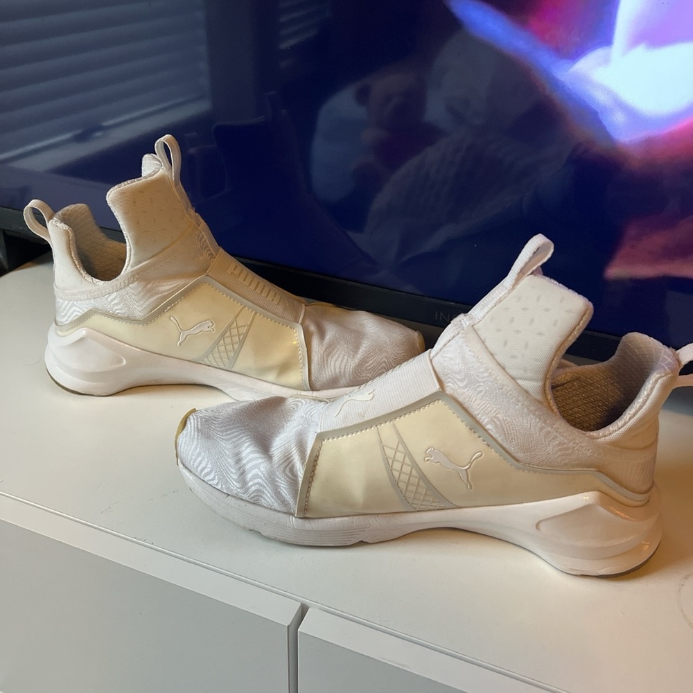 Puma Defy Sneakers